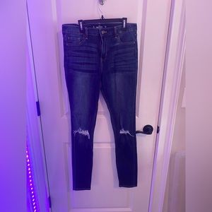 Size-L hollister  jeans!!!